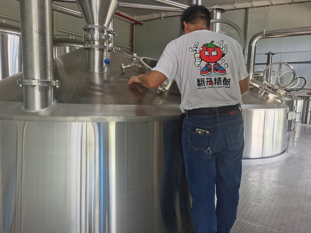 扬州5000L四器糖化+热水精酿啤酒