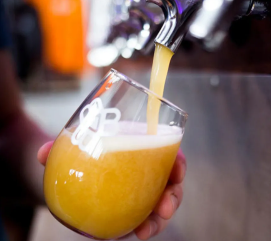     小型精酿啤酒厂浅谈果酒的优势与不足